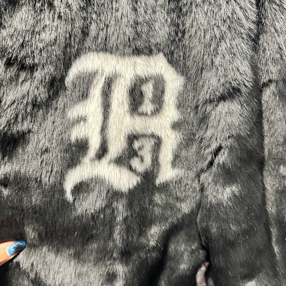 Black Furry Faux-fur Bomber Jacket - Picture 10 of 10